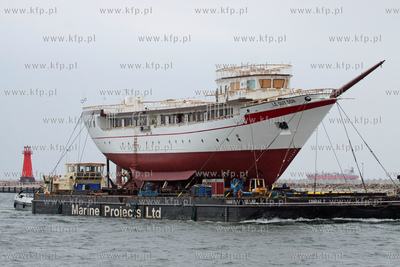 Transport kadluba do portu wewnetrzego w Gdansku szkolnego...