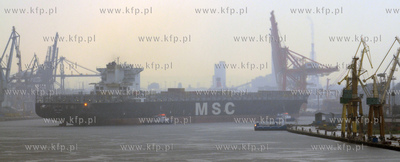 Do gdynskiego portu wplyna kontenerowiec MSC Asya -...