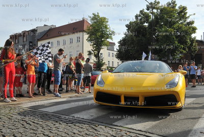 Sopot. Parking hotelu Sheraton. Ferrari Corsa Baltica....