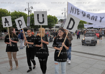 Sopot. Molo Jazz Festival. Pochod Nowoorleanski z Placu...