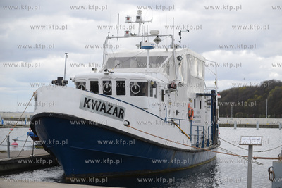 Opustoszala w czasie epidemii Marina Gdynia - basen...