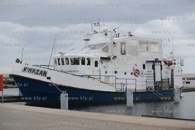 Opustoszala w czasie epidemii Marina Gdynia - basen...