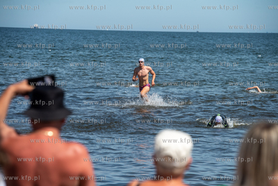 Wyścig pływacki dookoła mola w Sopocie. 20.07.2024....