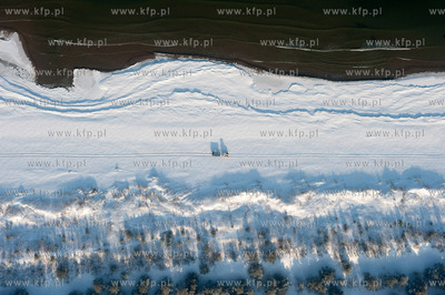 Kra na Wisle w okolicy ujscia rzeki do Zatoki Gdanskiej....