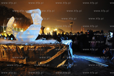 Gdynia, Bulwar Nadmorski. Festiwal rzezb lodowych....