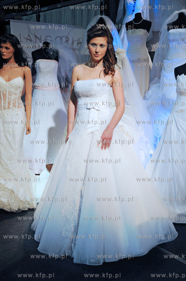 Gdansk. VII Targi Slub i Wesele. Nz modelki w sukniach...