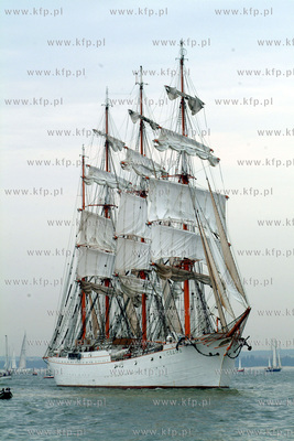 Zlot i regaty zaglowcow Cutty Sark w Gdyni. Parada...