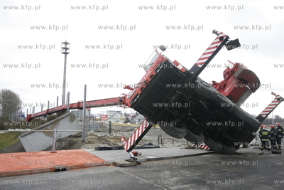 Wypadek na budowie trasy WZ. Na skrzyzowaniu ulic Szczesliwej...