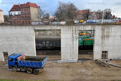 Gdansk. Budowa podziemnej linii kolejowej doprawadzaj...