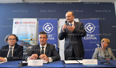 Port Gdynia. Prywatyzacja. Uroczyste podpisanie umowy...