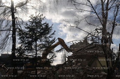 Tereny bylej Stoczni Gdanskiej. Wyburzanie budynku...