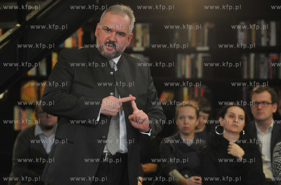 Arena Idei debata w bibliotece Europejskiego Centrum...