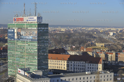 Gdańsk.Biurowiec, wieżowiez zieleniak. 20.11.2009...
