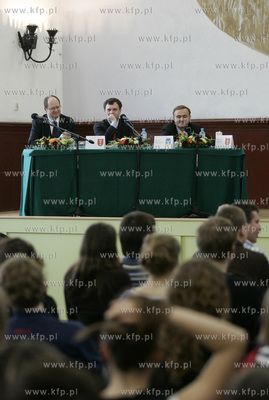 Gdansk. Liceum ogolnoksztalcace nr III. Debata Metropolitarna...
