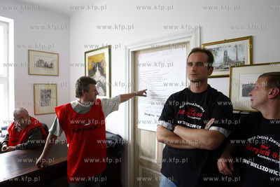 Gdansk. Grupa kilkuosobowa zwiazkowcow Sierpnia 80...