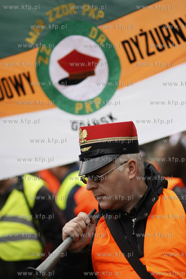 Gdansk. Dworzec Glowny. Protest kolejarzy, ktorzy domagaja...