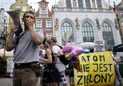 Gdansk.Demonstracja przeciwnikow budowy elektrowni...