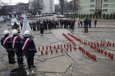 Gdansk. Pomnik Poleglych Stoczniowcow. Stoczniowcy...