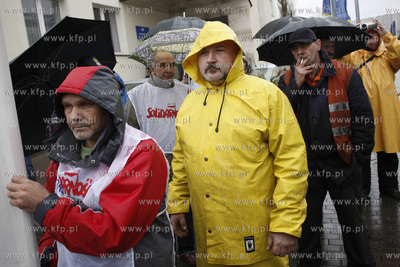 Gdynia. Demonstracja pracownikow  WUZ Przedsiebiorstwa...