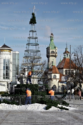 Plac przyjaciół Sopotu. Demontaż bożonarodzeniowej...