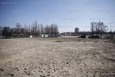 Gdansk. Przygotowania Placu Zebran Ludowych do pelnienia...