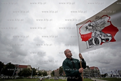 Gdansk. Plac Solidarnosci.Manifestacja Ligi Obrony...