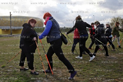 Gdańsk Letnica. Zajęcia z Nordic Walking dla mieszkanek...