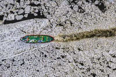 Lodołamacze udrożniają ujście Wisły.
09.01.2026
fot....