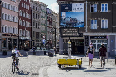 Gdańsk. Mobilna tablica informacyjna na skrzyżowaniu...
