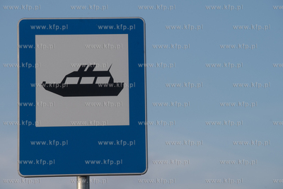 Testowy rejs promu F8, kursującego wzdłuż remontowanego...