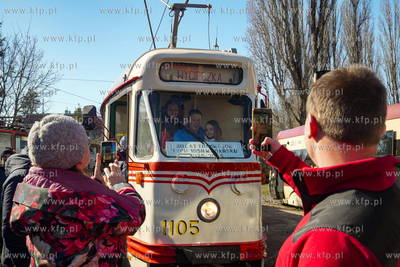 Pętla tramwajowa Oliwa. Festyn 50 lat tramwajów 105N...