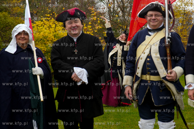 Góra Gradowa. Flagi dla mieszkańców i turystów...