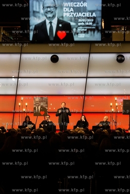 Gdańsk, Europejskie Centrum Solidarności. Wieczór...