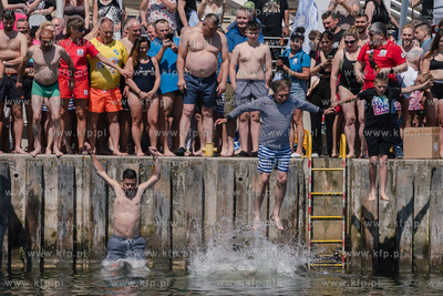 Sopot. 12. Charytatywny skok z molo do morza dla Moniki...
