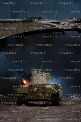 Wyburzanie Mostku Weisera na gdanskiej Strzyzy. Rozbiorke...