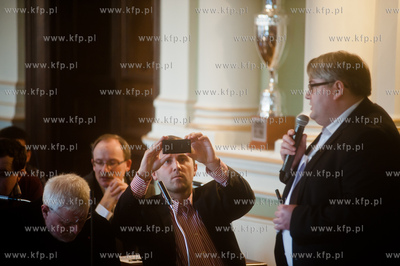 Gdansk. Nowy Ratusz. Ogloszenie wynikow glosowania...