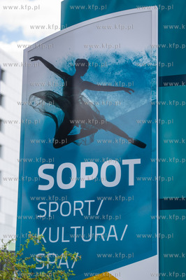 Sopot. Ul. Bitwy pod Plowcami. Nowe witacze zamontowane...