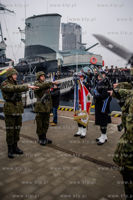 Gdynia. Nabrzeże Pomorskie. Uroczysta przysięga wojskowa...