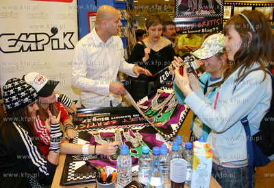 Salon EMPiKu Megastore w Gdansku przezyl 19 maja oblezenie...