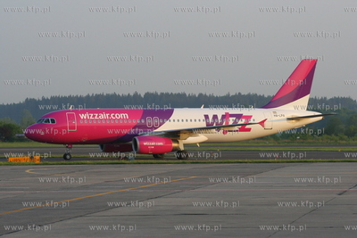 Gdansk, Rebiechowo. Nz. Airbus A320-232  linii Wizz...
