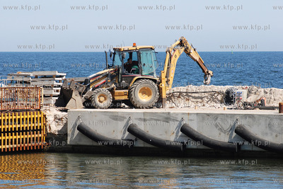 Gdynia. Trwa remont gdynskiego falochronu. Zostanie...