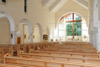 Kosciol pod wezwaniem Sw. Trojcy na gdynskiej Dabrowie
21.06.2008
Fot....