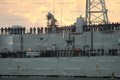 Port Wojenny w Gdyni. Powitanie fregaty rakietowej...