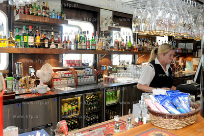 Gdynia. Do nabrzeza w Baltyckim Terminalu Kontenerowym...