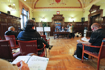 Krzeselka na gdanskim stadionie - konferencja prasowa...
