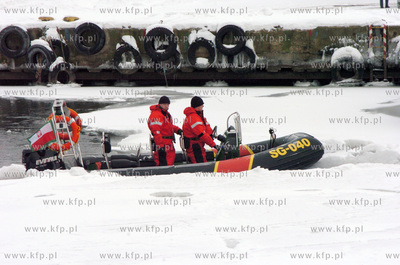 Wysadzanie kry w usteckim porcie. Akcja przeprowadzona...