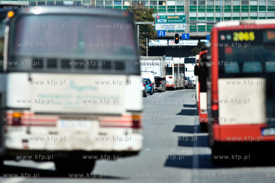 Korki na ulicach Gdanska przed obchodami 30 lecia solidarnosci....