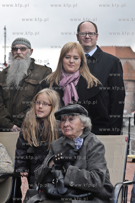 Oficjalna prezentacja osob wchodzacych w sklad honorowego...