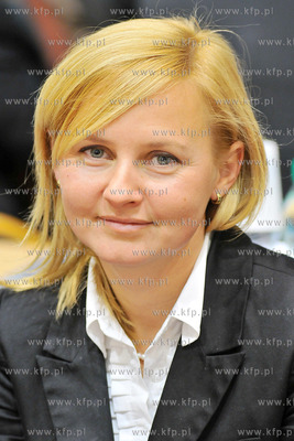 I sesja Rady Miasta Gdyni VI kadencji. Nz. Radna Beata...