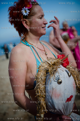 Gdański Klub Morsów symbolicznym topieniem Marzanny...